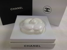 Photo1: Auth CHANEL Camellia Ceramic Paperweight White novelty aroma stand 5J285270# (1)