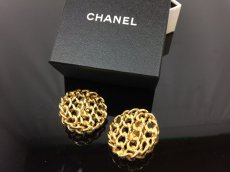 Photo1: Auth CHANEL Gold Tone Earrings 7F130280m (1)