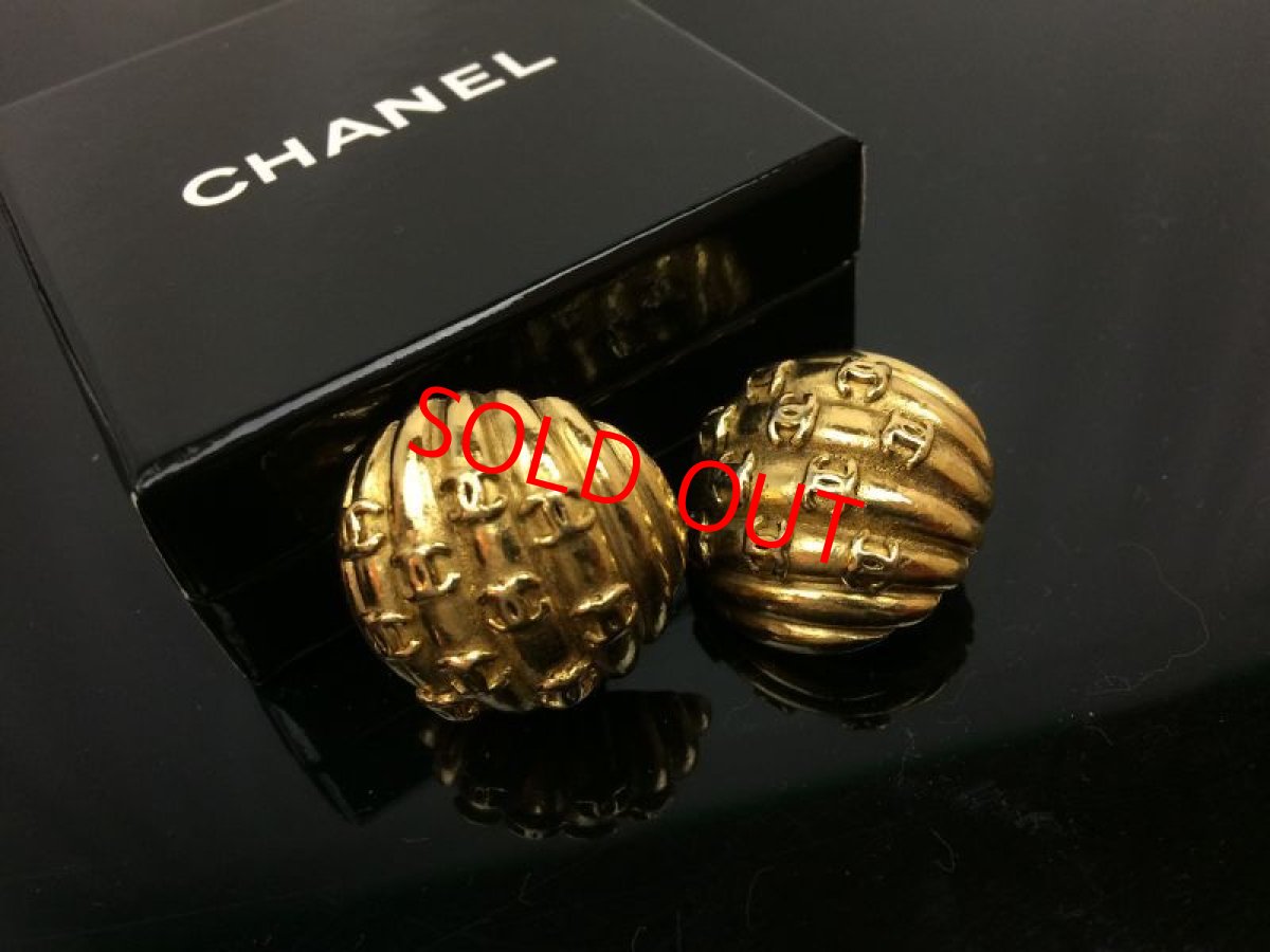 Photo1: Auth CHANEL Gold Tone CC Logos Clip-On  Earrings 7i130310m (1)