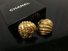 Photo1: Auth CHANEL Gold Tone CC Logos Clip-On  Earrings 7i130310m (1)