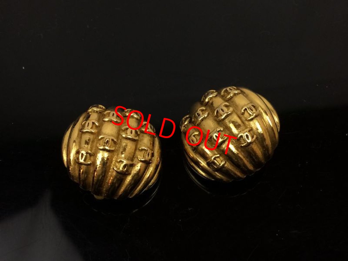 Photo2: Auth CHANEL Gold Tone CC Logos Clip-On  Earrings 7i130310m (2)