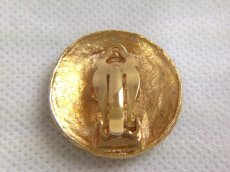 Photo7: Authentic CHANEL Gold Tone Clip-on Earring Vintage 5I010290# (7)