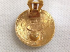 Photo8: Authentic CHANEL Gold Tone Clip-on Earring Vintage 5I010290# (8)
