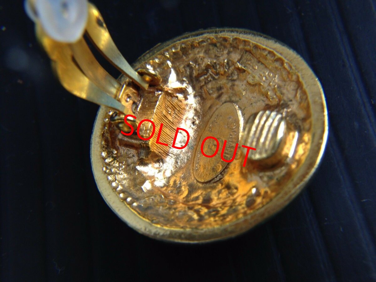 Photo2: Authentic CHANEL Gold Tone Clip-on Vintage Earring 5H25S320 (2)