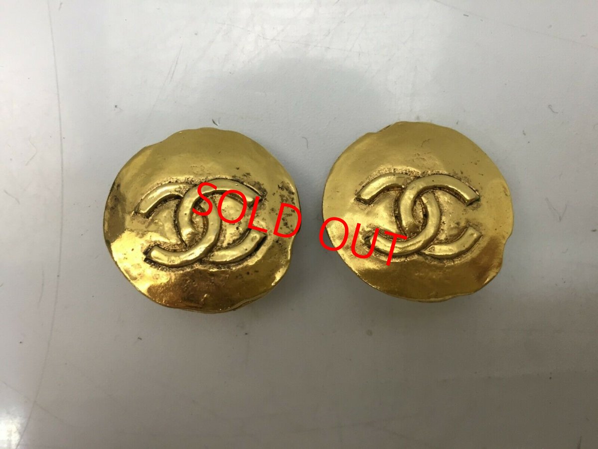 Photo2: Auth CHANEL Gold Tone CC logo Earrings 9F180100h (2)