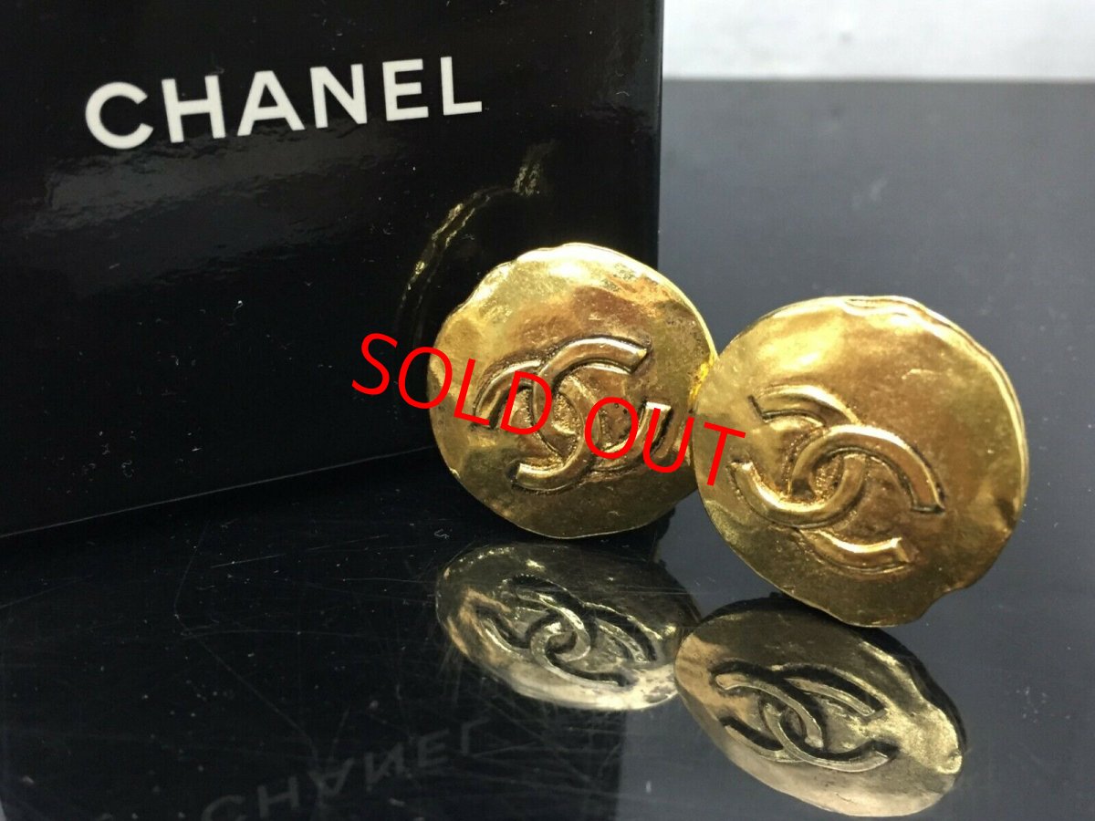 Photo1: Auth CHANEL Gold Tone CC logo Earrings 9F180100h (1)