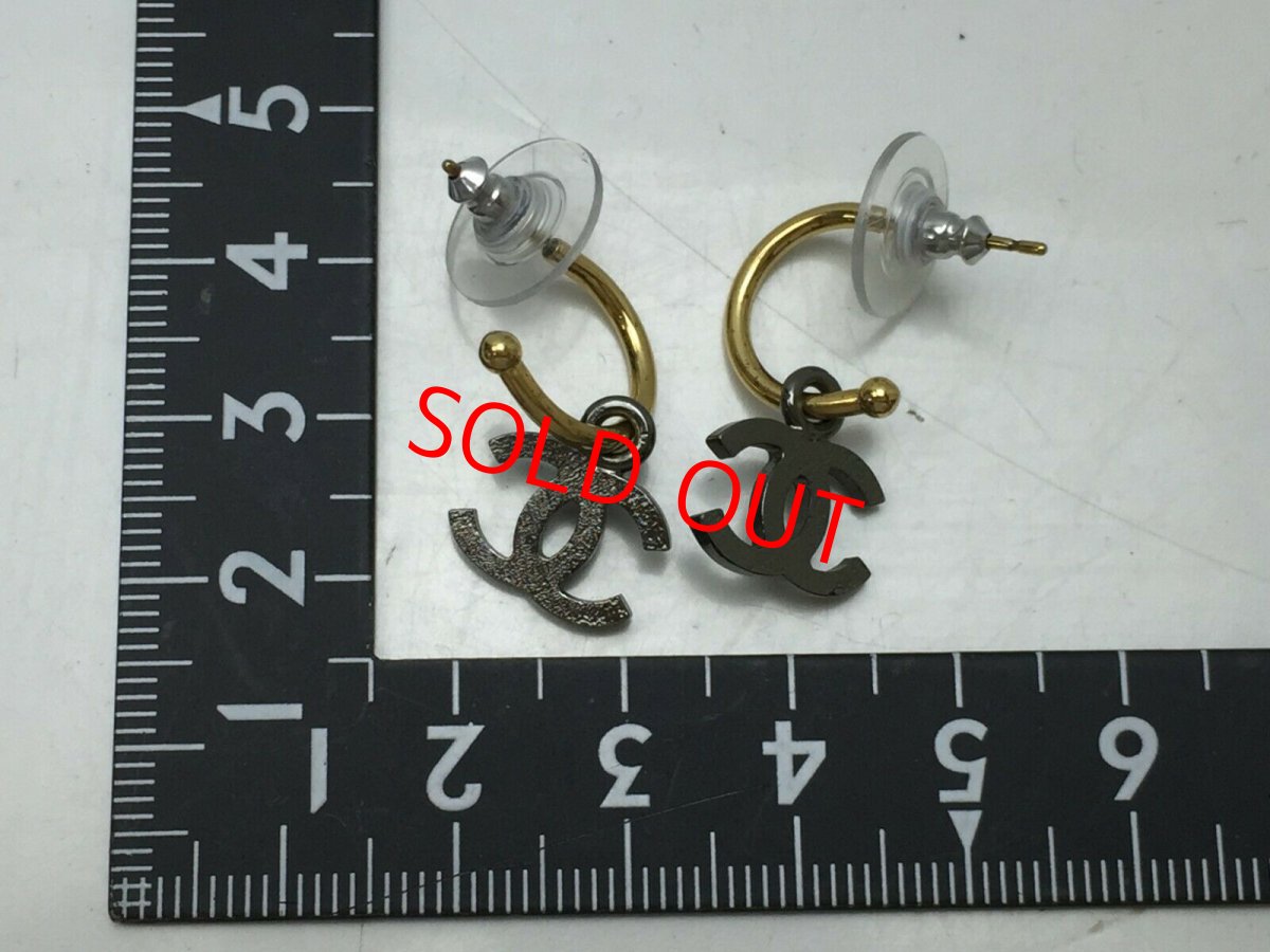 Photo3: Auth CHANEL Black Plastic CC logo Piercing Earrings 9F180070h (3)
