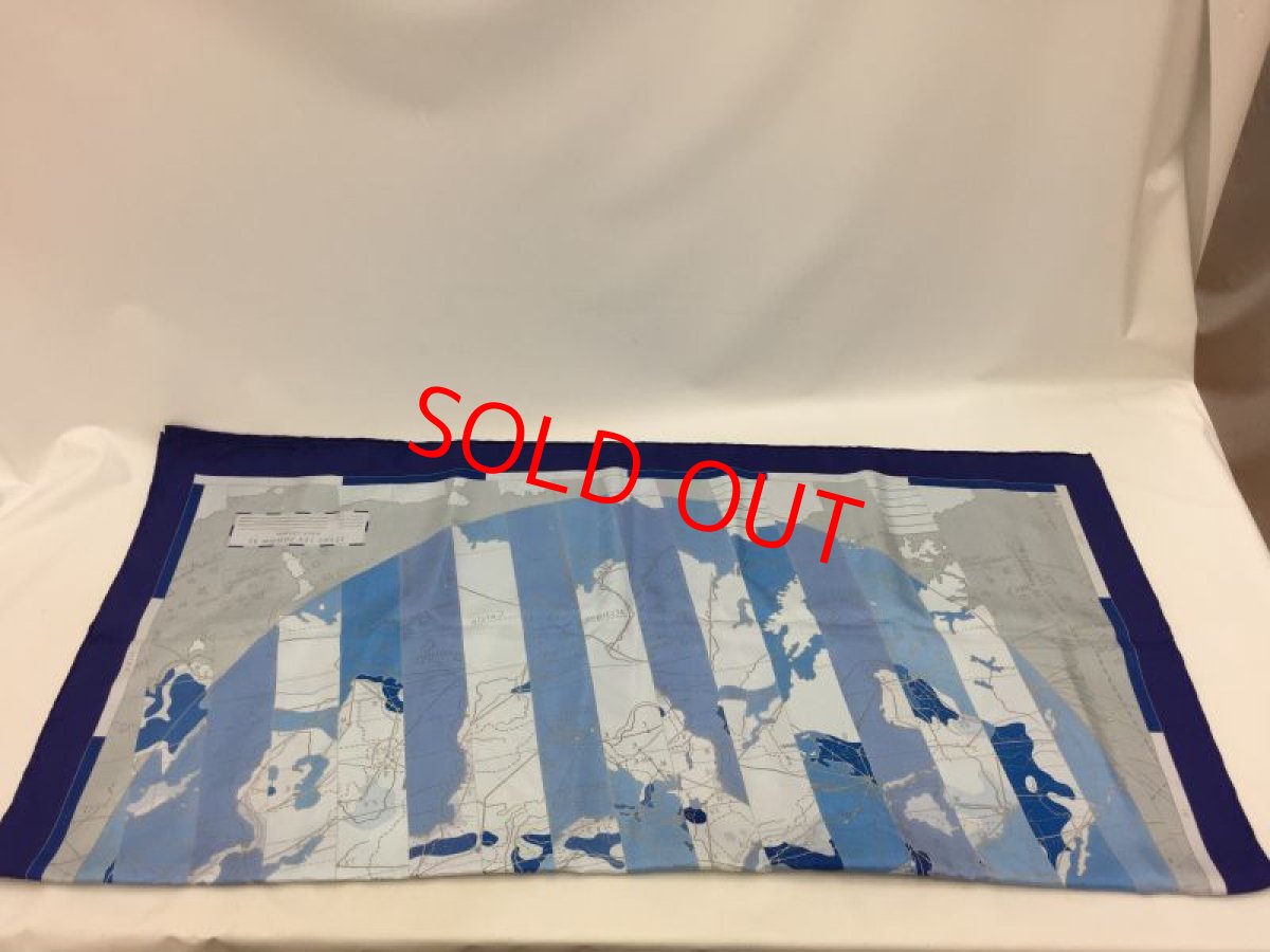 Photo3: Auth Hermes 100 % Silk Scarf "LE MONDE SET VASTE" made in France 0E120040n" (3)