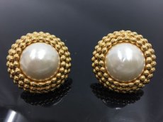 Photo1: Auth Chanel Gold tone Fake Pearl Clip on Earrings vintage 0J270180n" (1)