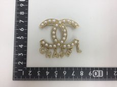 Photo3: Auth Chanel CC logo Gold Tone Fake Pearl Brooch Vintage 1A260400n" (3)