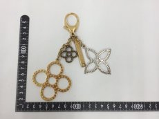 Photo2: Auth Louis Vuitton Monogram flower Gold Tone key holder & bag Charm 1B240250n" (2)