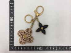 Photo2: Auth Louis Vuitton Monogram Flower Gold Tone key holder & bag Charm 1E190180n" (2)