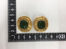 Photo2: Auth CHANEL Vintage Green color Fake Stone clip-on Earrings 1L150150n" (2)