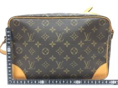Photo2: Louis Vuitton Vintage Monogram Trocadero 28 Shoulder Bag 2F080030n" (2)