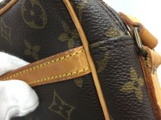 Photo10: Louis Vuitton Vintage Monogram Trocadero 28 Shoulder Bag 2F080030n" (10)