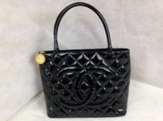 Photo1: Auth CHANEL Matelasse Patent Toilette Shoulder Tote Bag Black 5F021590 (1)