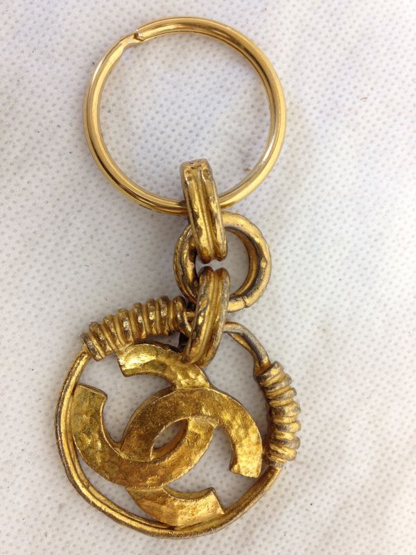 Auth CHANEL Vintage CC Logos Key Ring Holder Charm Gold Tone