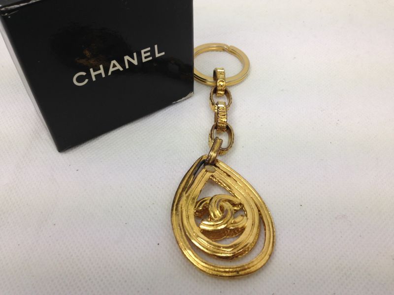 Auth CHANEL Vintage CC Logos Key Ring Holder Charm Gold Tone 6A120760# -  Tokyo Vintage Store