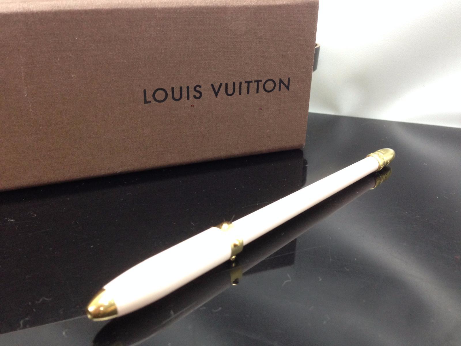 LOT:1183  (110686) A louis Vuitton pen, the gold and enamel pen