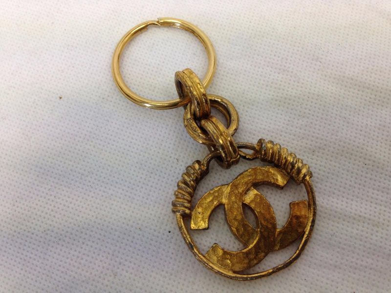 Auth CHANEL Vintage CC Logos Key Ring Holder Charm Gold Tone