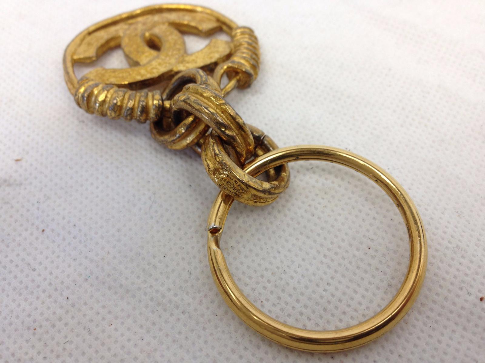 Auth CHANEL Vintage CC Logos Key Ring Holder Charm Gold Tone 6A120760# -  Tokyo Vintage Store