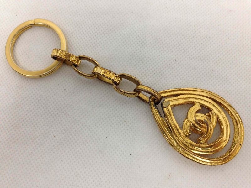 Chanel Keychain Brushed Gold With Large CC 6C220590p - Tokyo Vintage Store