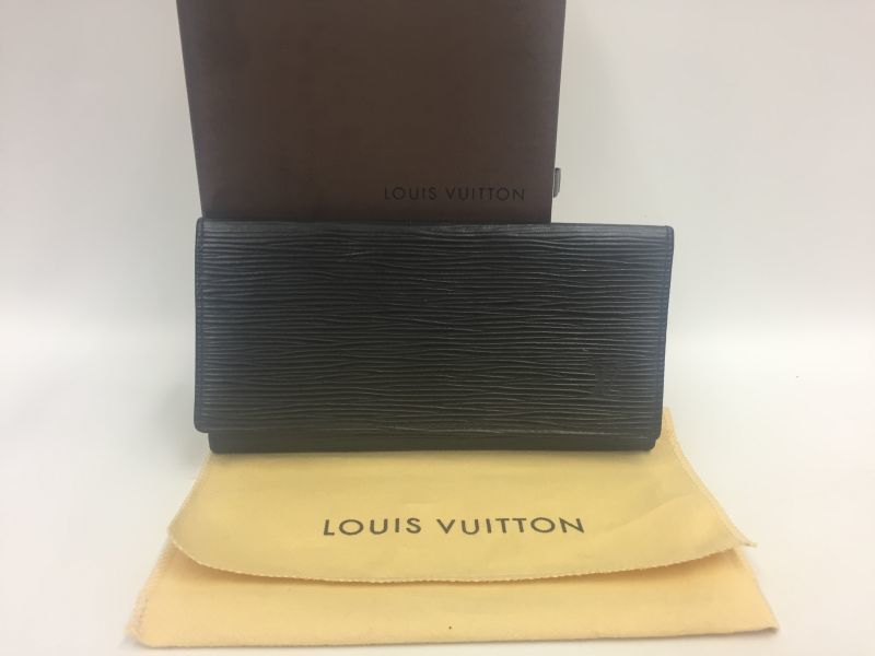 Auth Louis Vuitton Epi Black Bifold Long Wallet made in Spain A