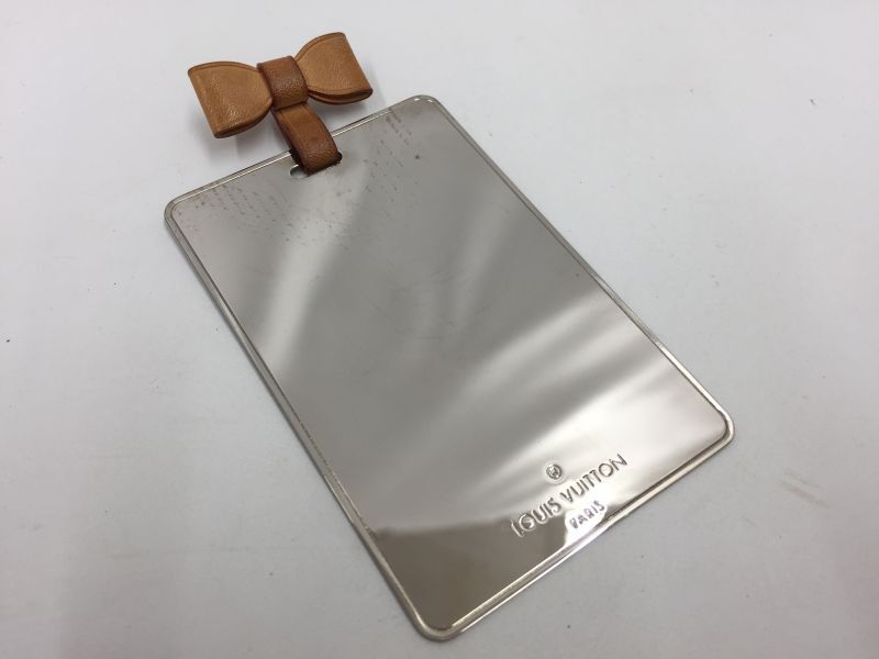 louis vuitton compact mirror