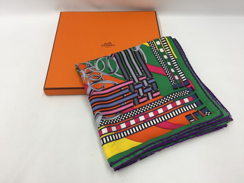Auth Hermes Carre Scarf 100 % Silk Scarf 