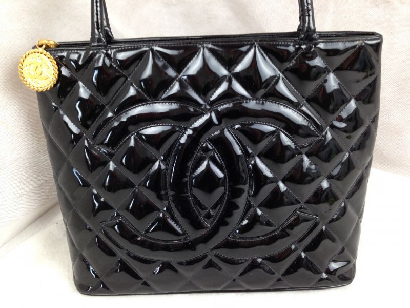 Auth Chanel Matelasse Women's Quilted Patent Leather Tote Bag Black